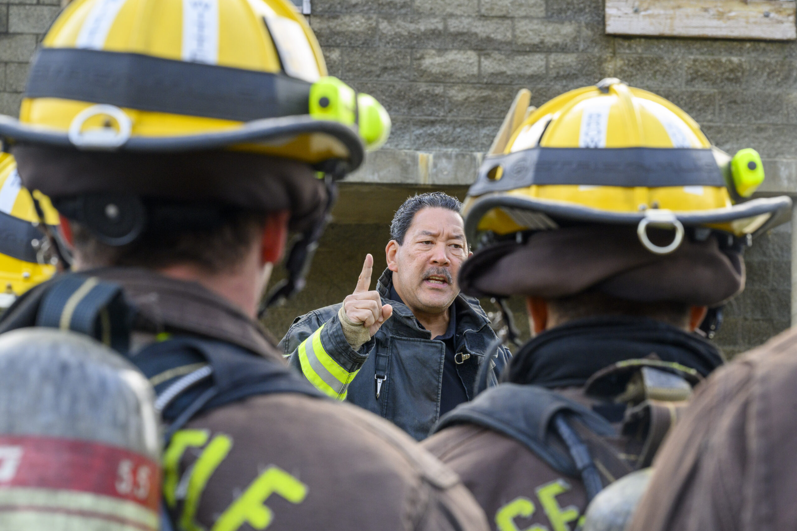 Mayor Harrell speaking to firefighter recruits in full gear