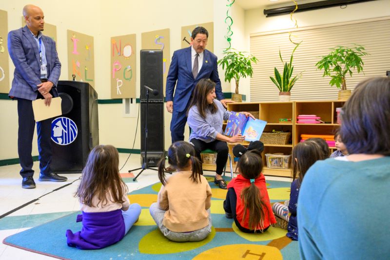 Councilmember Rivera reads to a preschool classroom.